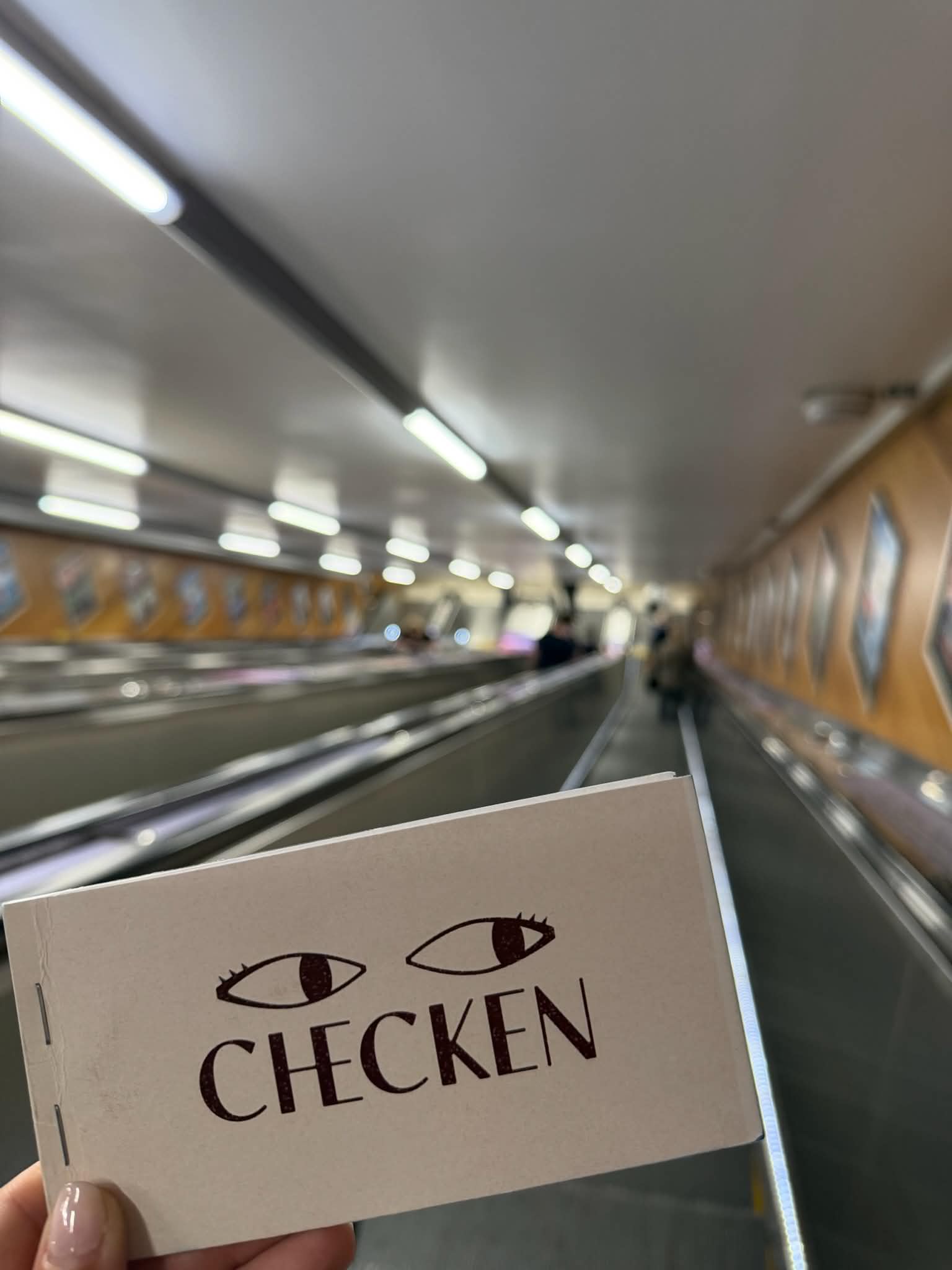 Närbild på ett Checken-flirtkort